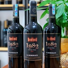 Rượu Vang 1982 Cabernet Franc nhập khẩu Pháp ( 750ml / chai )